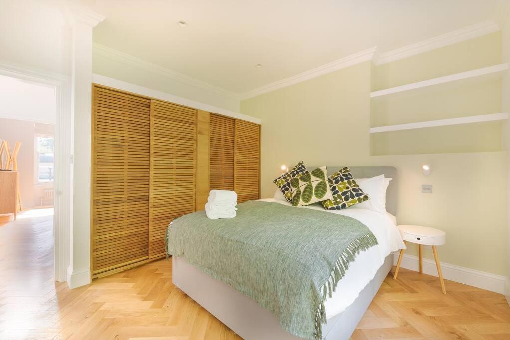 Stunning Two Bed Apartment Rh8 Londra Dış mekan fotoğraf
