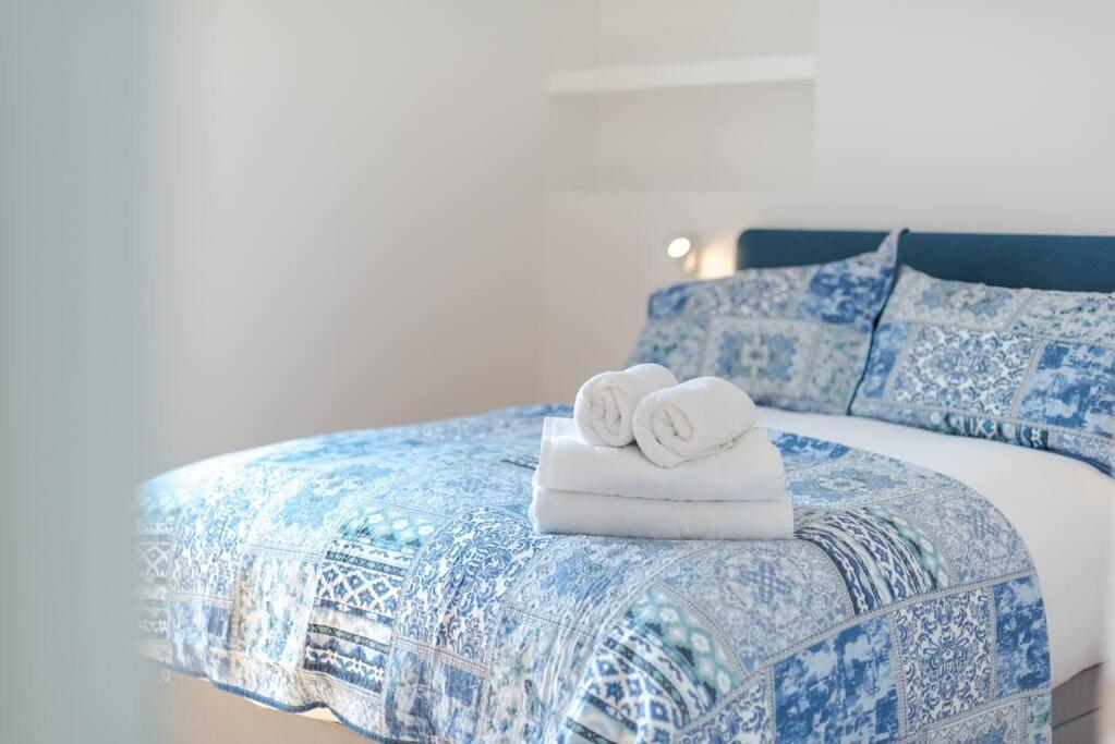 Stunning Two Bed Apartment Rh8 Londra Dış mekan fotoğraf